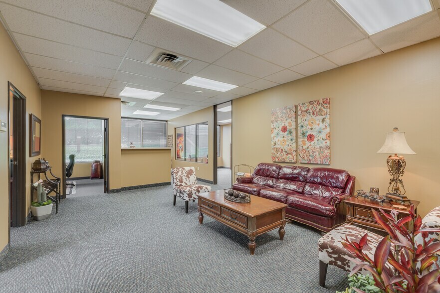 More Photos Of 2001 Beach St, Fort Worth Office For Lease