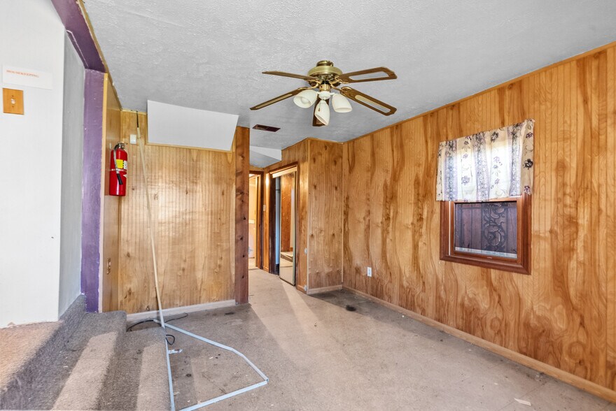 More Photos Of 724 N Broadway, Lexington Freestanding For Sale