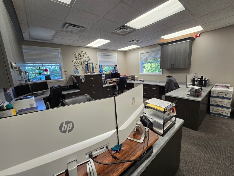 More Photos Of 465 Warren Ave, Longwood Office For Lease