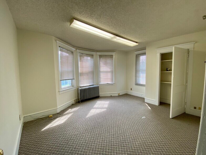 More Photos Of 402 S White Horse Pike, Audubon Office For Sale