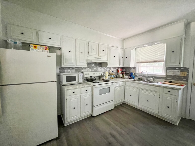 More Photos Of 144 Nottingham Dr, Forest City Apartments For Sale