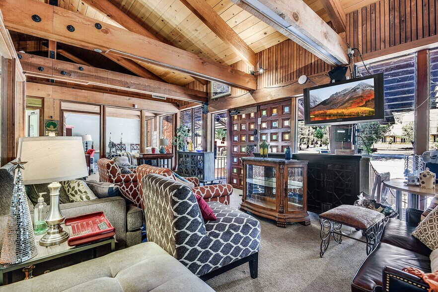 More Photos Of 43213 Mission Blvd, Fremont Office For Sale