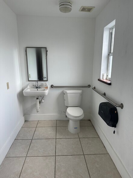 More Photos Of 1612-1646 W 31st Pl, Hialeah Unknown For Lease