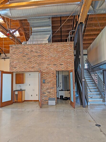 More Photos Of 201 W Montecito St, Santa Barbara Warehouse For Lease