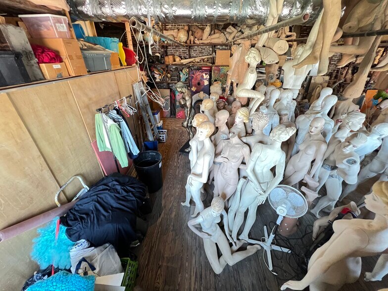 More Photos Of 1438-1442 Light St, Baltimore Showroom For Sale