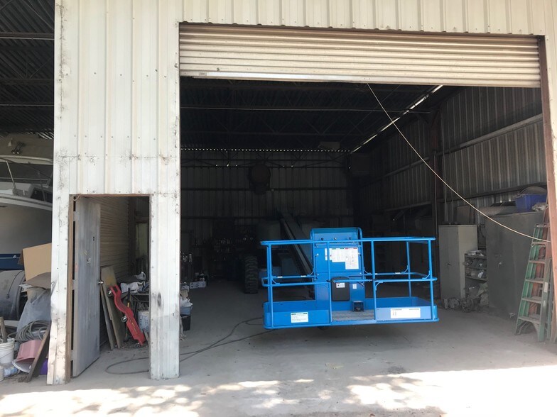 More Photos Of 2403-2411 E Diana St, Tampa Industrial For Lease