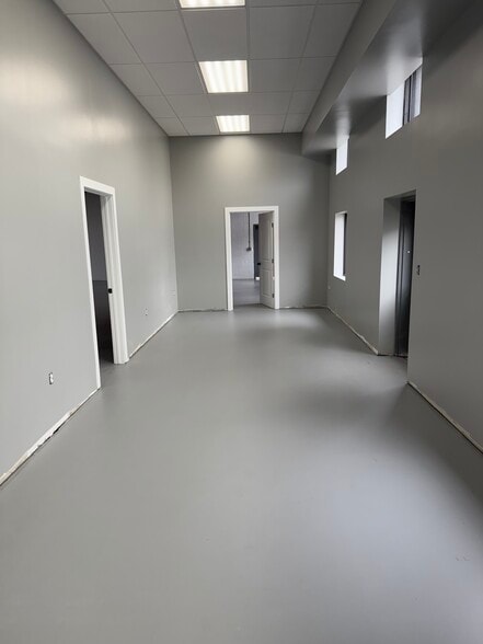 More Photos Of 1510 E Truman Rd, Kansas City Flex For Lease