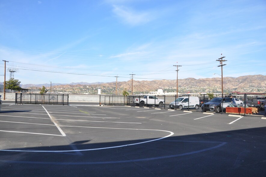 More Photos Of 4201 W Vanowen Pl, Burbank Flex For Sale