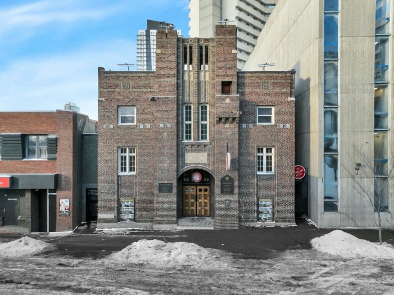 More Photos Of 10030 102nd St NW, Edmonton Bar For Sale