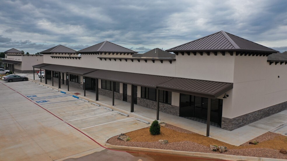 More Photos Of 1049 Vision Blvd, Shawnee General Retail For Lease