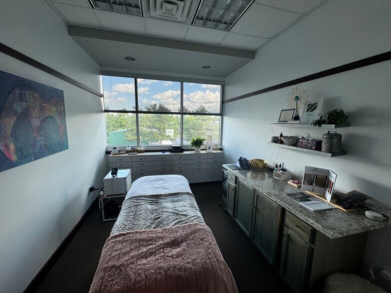More Photos Of 999 E Murray Holladay Rd, Salt Lake City Office Residential For Sale