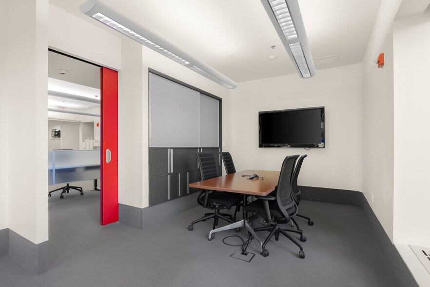 More Photos Of 301 Washington St, Columbus Office For Lease