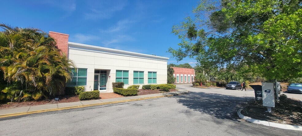 More Photos Of 1277 N Semoran Blvd, Orlando Office For Lease
