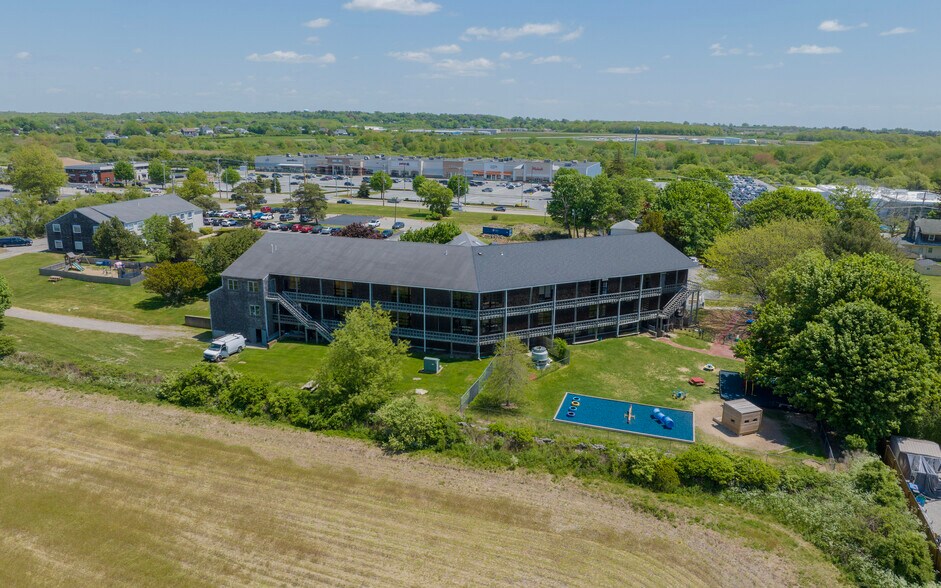 More Photos Of 1272 W Main Rd, Middletown Unknown For Lease