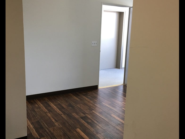 More Photos Of 10116-10120 Riverside Dr, Toluca Lake Office For Sale