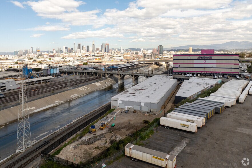 More Photos Of 2552-2556 E Olympic Blvd, Los Angeles Manufacturing For Lease