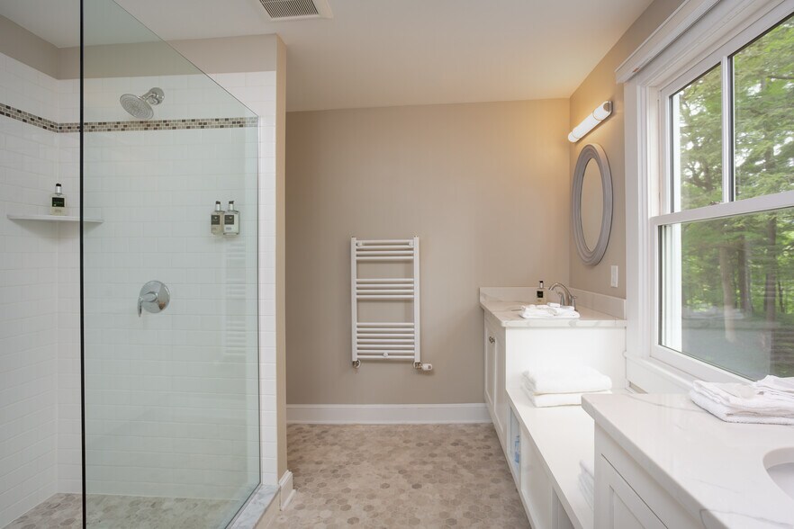 More Photos Of 615 Laurel St, Lee Hospitality For Sale