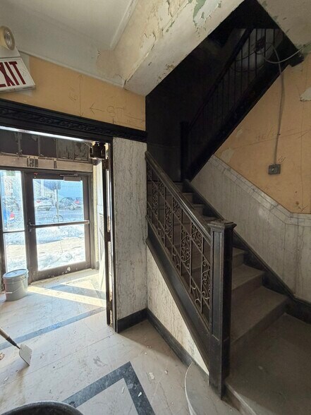 More Photos Of 23 Public Sq, Shelbyville Office For Sale