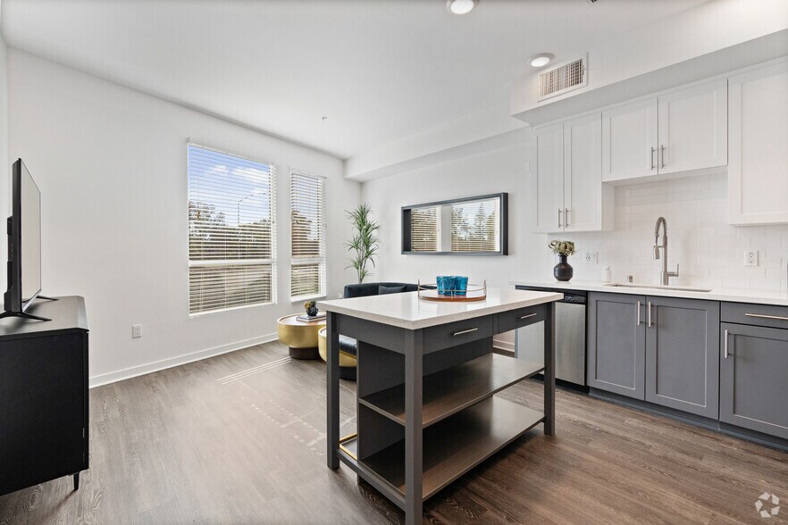 More Photos Of 5901-5921 Center Dr, Los Angeles Apartments For Lease