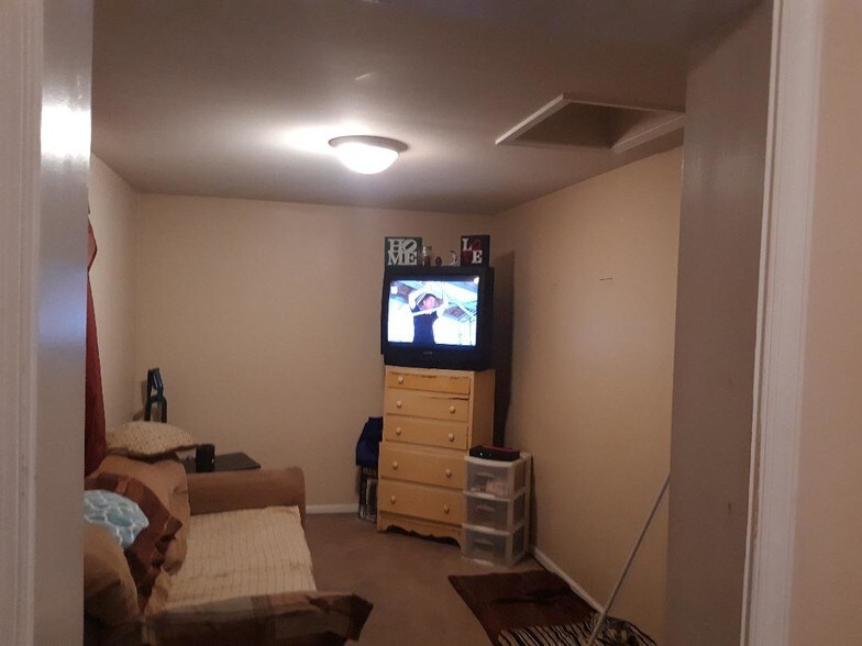 More Photos Of 2102 S Lehigh Ave, Whitehall Apartments For Sale