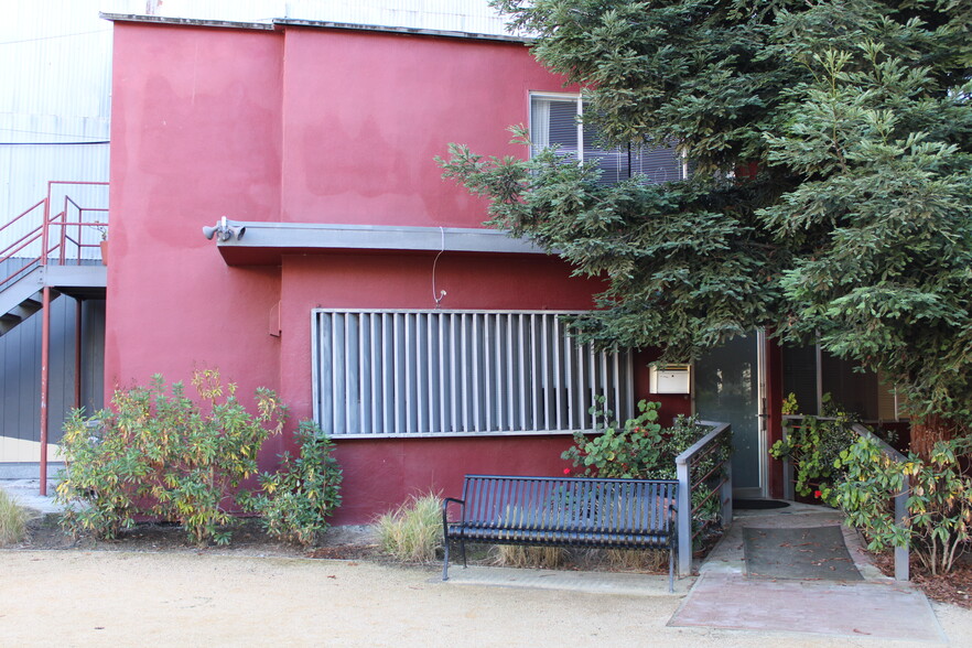 Primary Photo Of 1263-1265 65th St, Emeryville Manufacturing For Lease