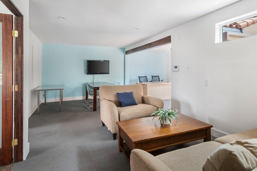 More Photos Of 51370 Avenida Bermudas, La Quinta Office Residential For Sale