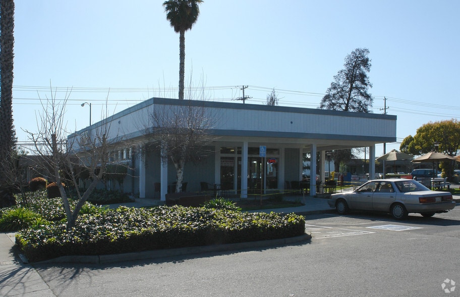 Primary Photo Of 295 E Middlefield Rd, Mountain View Restaurant For Lease
