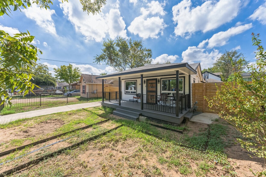 Primary Photo Of 6111 Atwood St, Austin Multifamily For Sale