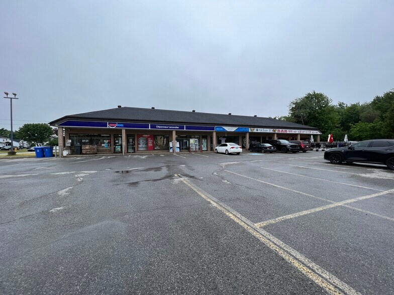 More Photos Of 6160 Rue Rodrigue, Terrebonne General Retail For Lease