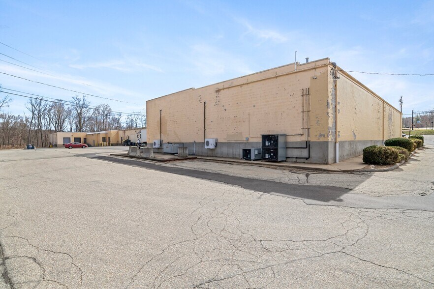 More Photos Of 591 Middle Tpke, Storrs Mansfield Unknown For Lease