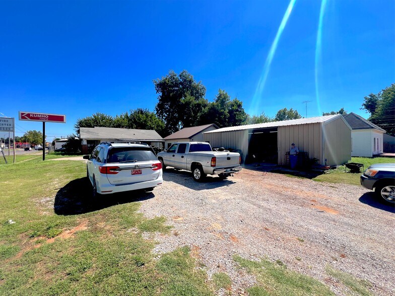 More Photos Of 127 N 9th St, Chickasha Auto Repair For Sale
