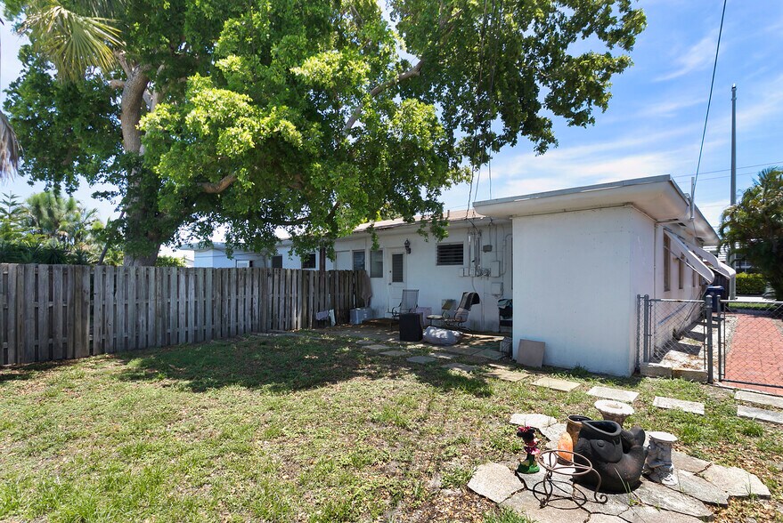 More Photos Of 1933 NE 26th Dr, Wilton Manors Apartments For Sale