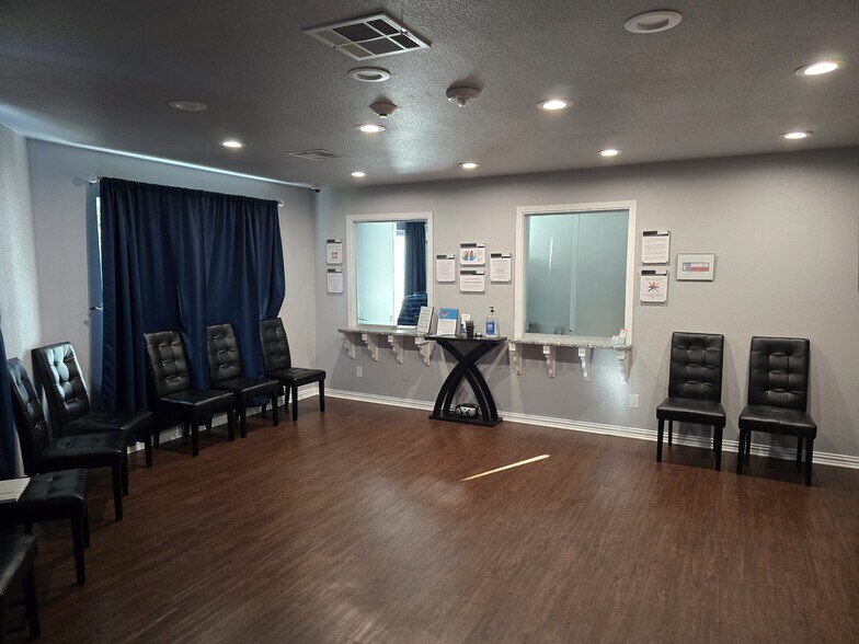 More Photos Of 4515 Lake Shore Dr, Waco Medical For Sale