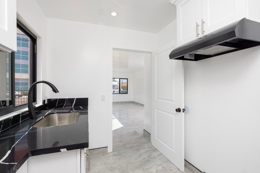 More Photos Of 718 Centinela Ave, Inglewood Storefront For Sale