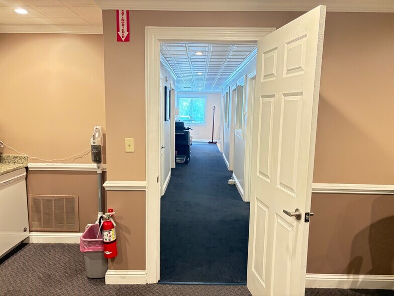 More Photos Of 76 Northeastern Blvd, Nashua Office For Sale