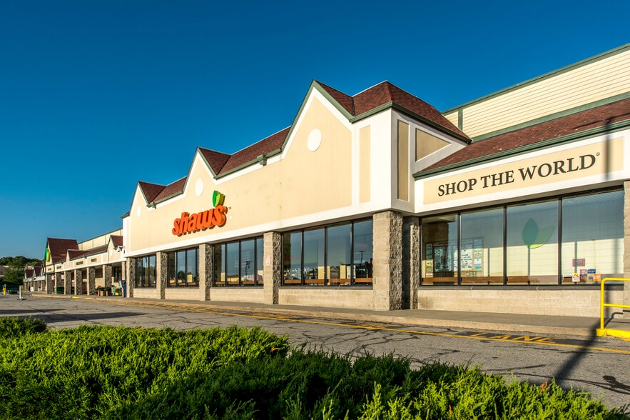 Primary Photo Of 4171 N Main St, Fall River Unknown For Lease