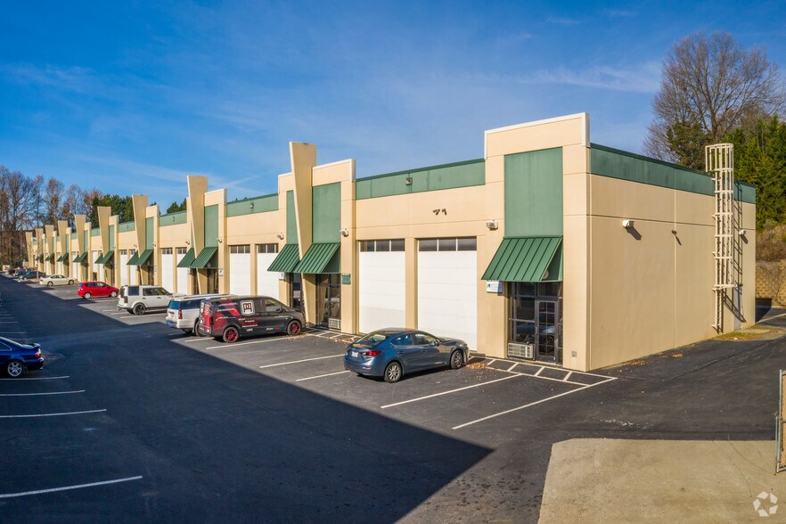 More Photos Of 658 Griffith Rd, Charlotte Warehouse For Lease