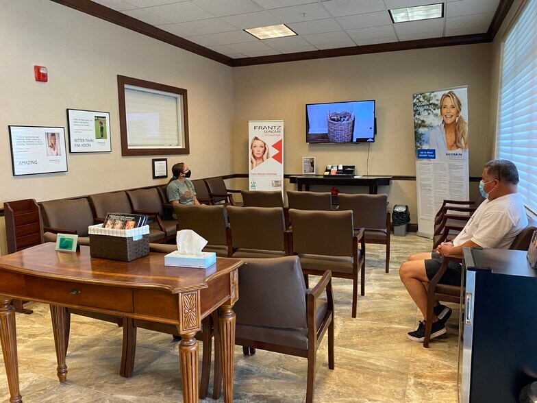 More Photos Of 12731 New Brittany Blvd, Fort Myers Office For Sale