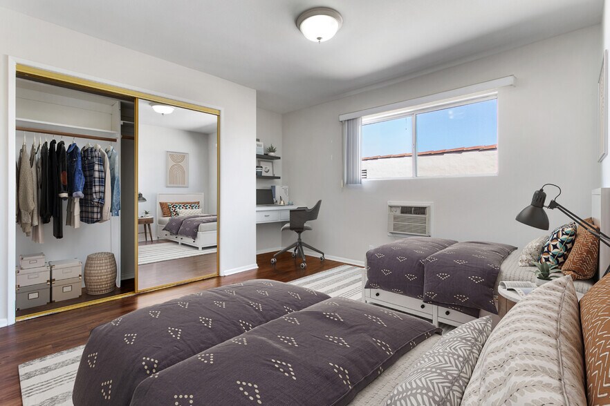 More Photos Of 721 W 30th St, Los Angeles Apartments For Sale