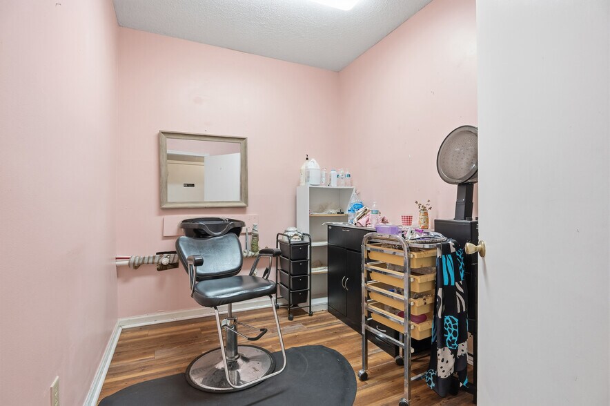 More Photos Of 411 Western Blvd, Jacksonville Medical For Lease