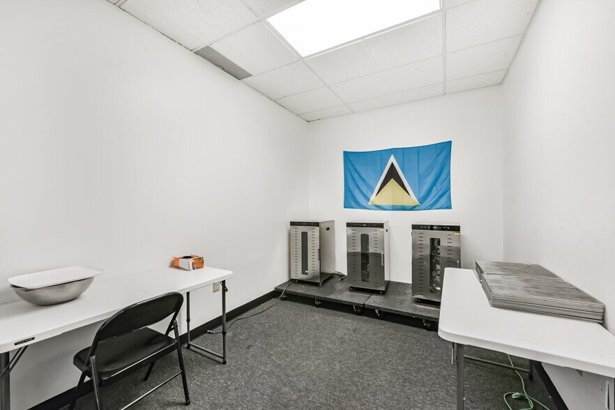 More Photos Of 20550 Townsen Blvd, Humble Loft Creative Space For Sale