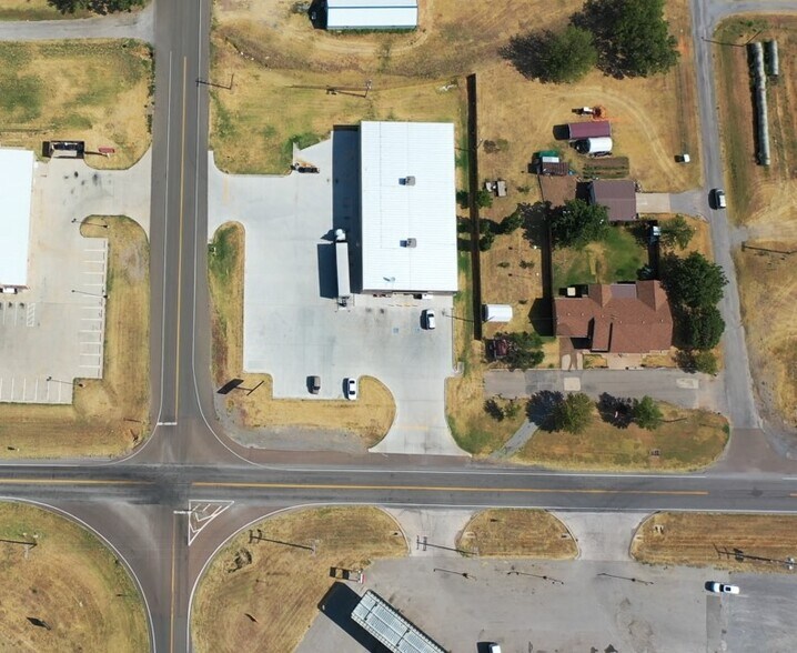 More Photos Of 303 E 1st St, Granite Supermarket For Sale