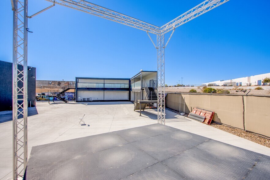 More Photos Of 4251 W Oquendo Rd, Las Vegas Light Distribution For Sale