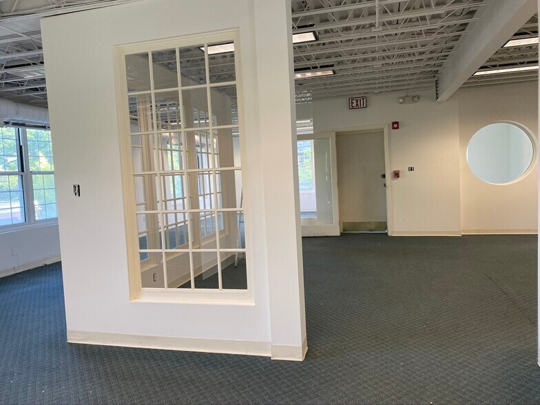 More Photos Of 85 Forest Ave, Locust Valley Office For Lease