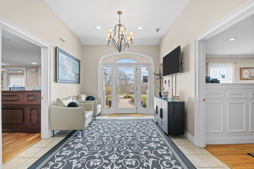 More Photos Of 385 South St, Shrewsbury Office For Sale