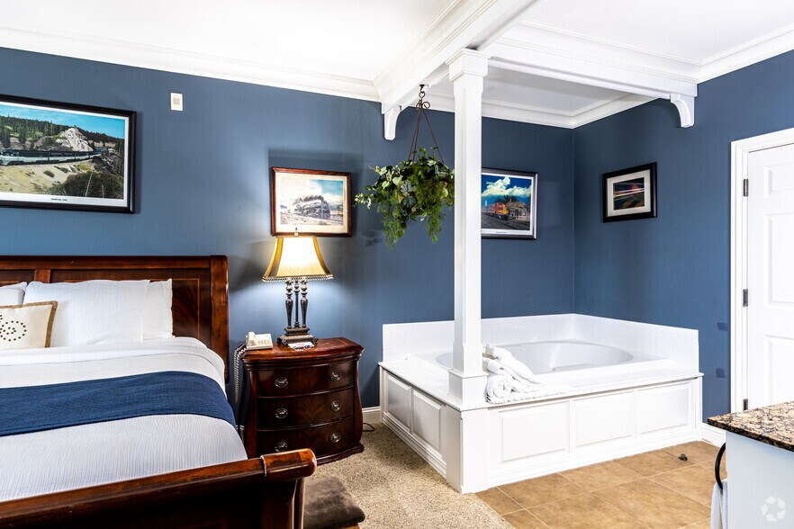 More Photos Of 1245 N Brown St, La Plata Hotel For Sale