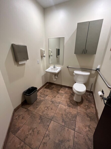 More Photos Of 1302 N Shepherd Dr, Houston Medical For Lease