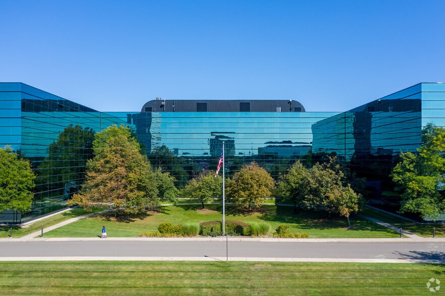 Primary Photo Of 320 E Big Beaver Rd, Troy Office For Lease