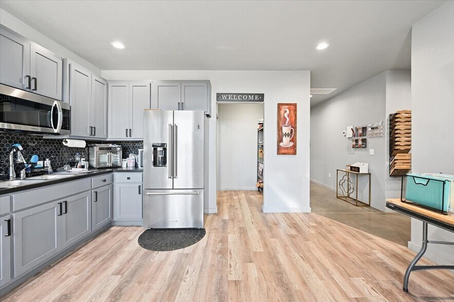 More Photos Of 22390 E 111th St, Broken Arrow Warehouse For Lease