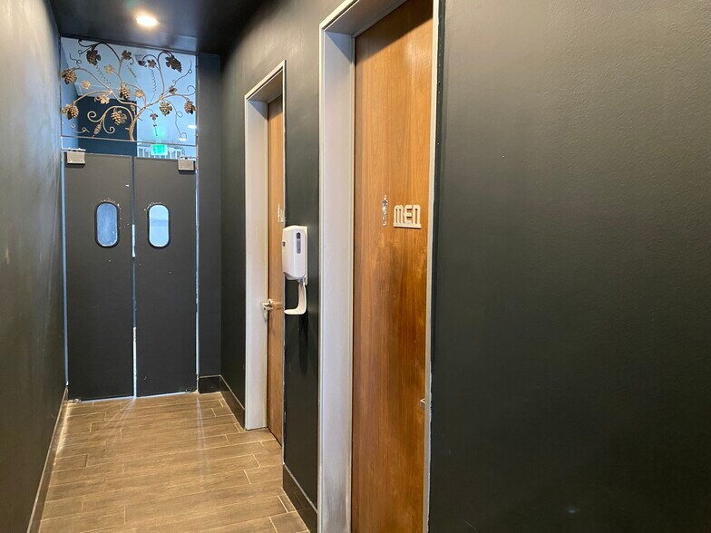 More Photos Of 43 E Colorado Blvd, Pasadena Restaurant For Sale